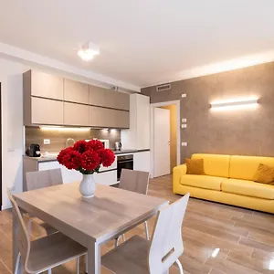 West - Modern And Comfortable Appartamento