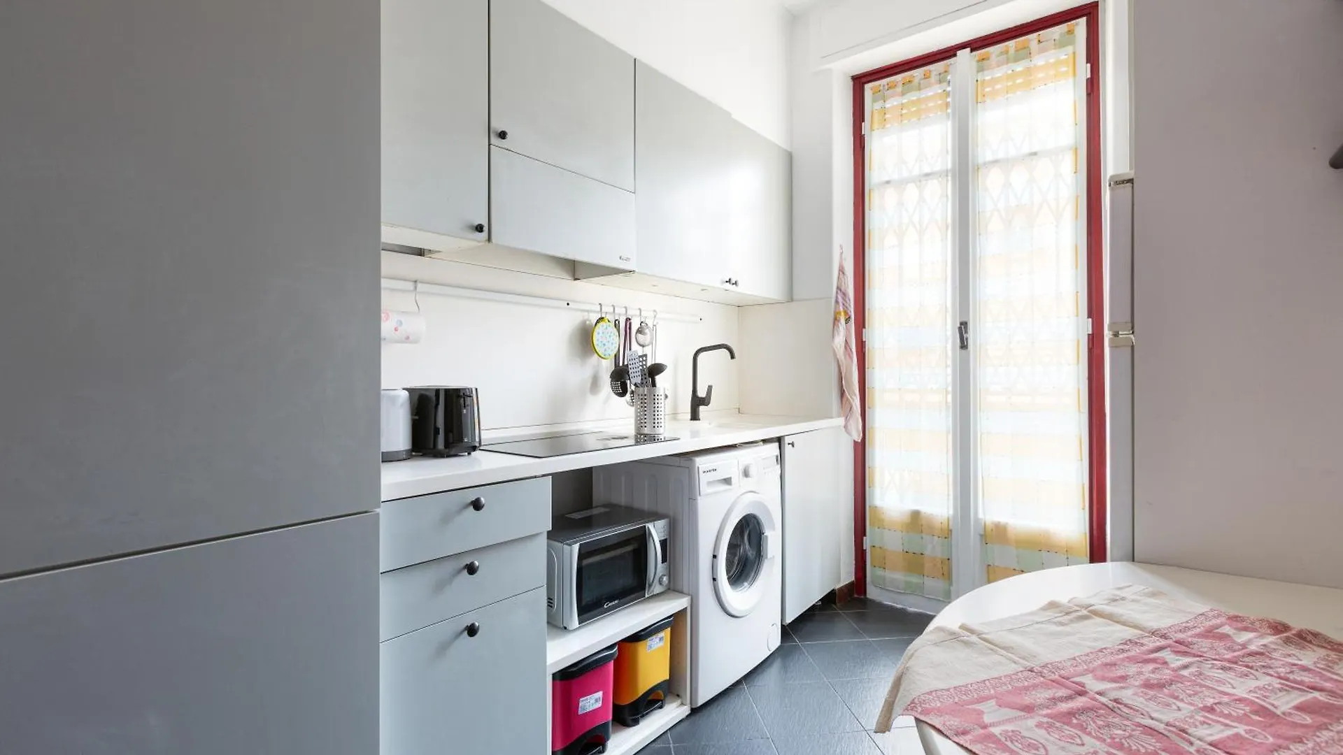 De Angeli M1 - Colorful Studio With Balcony! Milan 0*,  Italy
