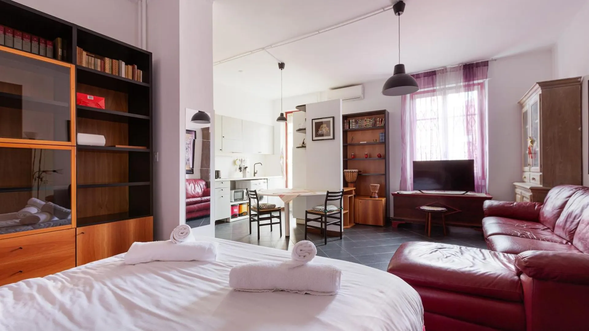 De Angeli M1 - Colorful Studio With Balcony! Milan Italy
