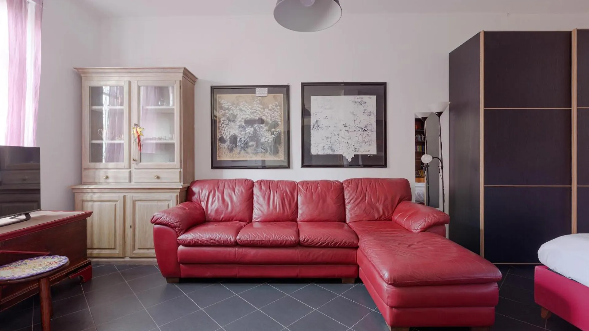 De Angeli M1 - Colorful Studio With Balcony! Milan