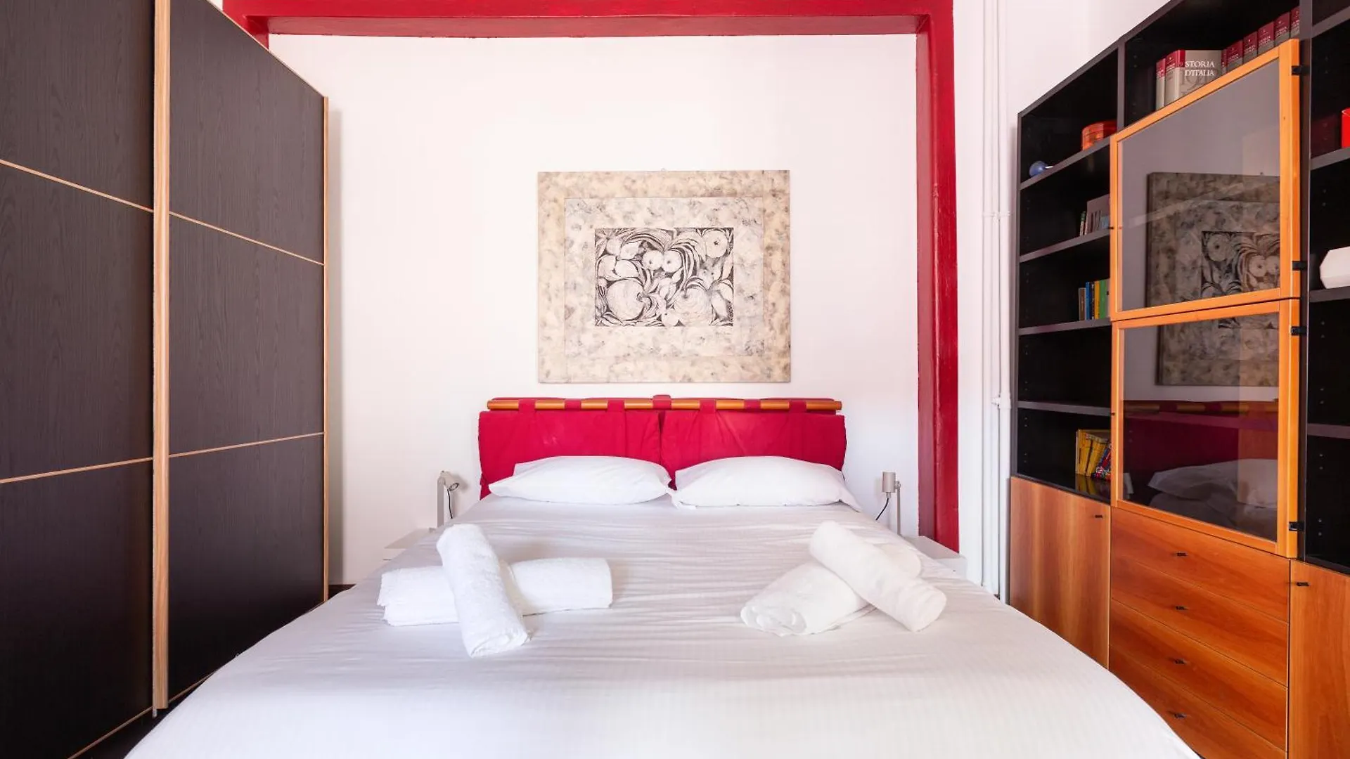Apartment De Angeli M1 - Colorful Studio With Balcony! Milan Italy
