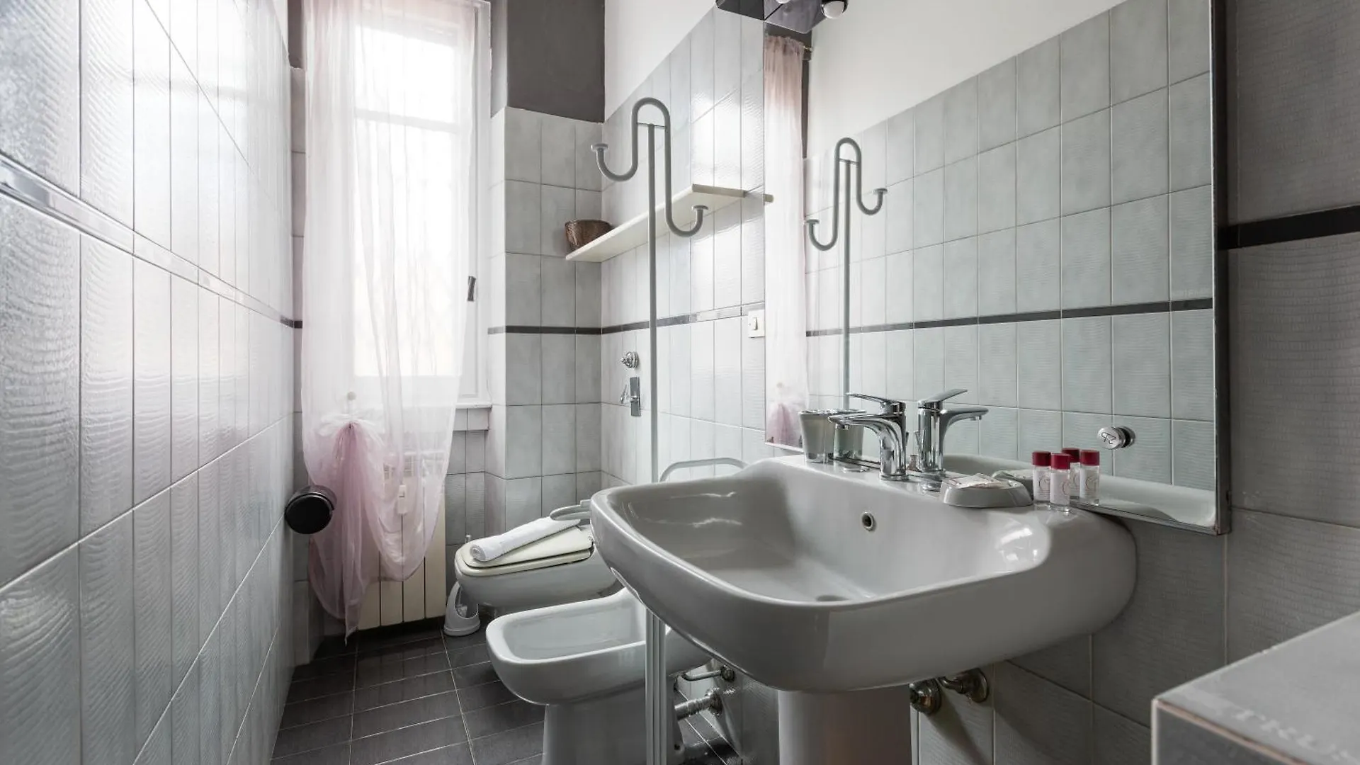 De Angeli M1 - Colorful Studio With Balcony! Milan