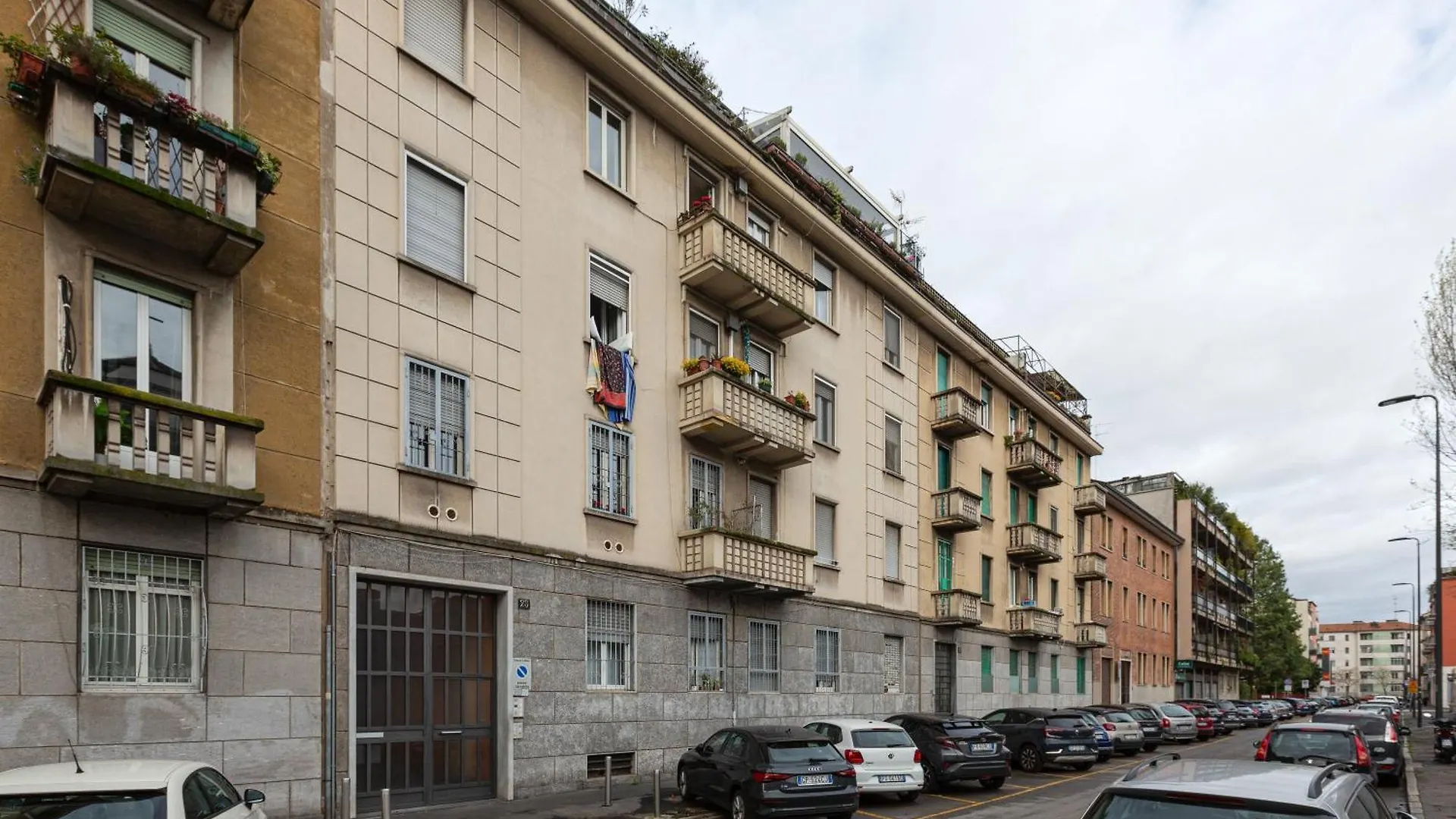 De Angeli M1 - Colorful Studio With Balcony! Milan